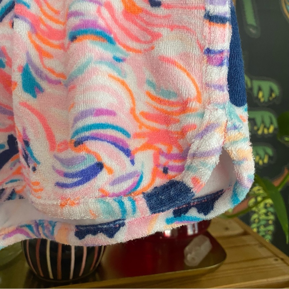 Lilly Pulitzer Colorful Flamingo Print Terrycloth Short Medium - Picture 6 of 15